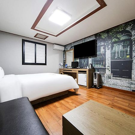 World Hotel Chuncheon Esterno foto