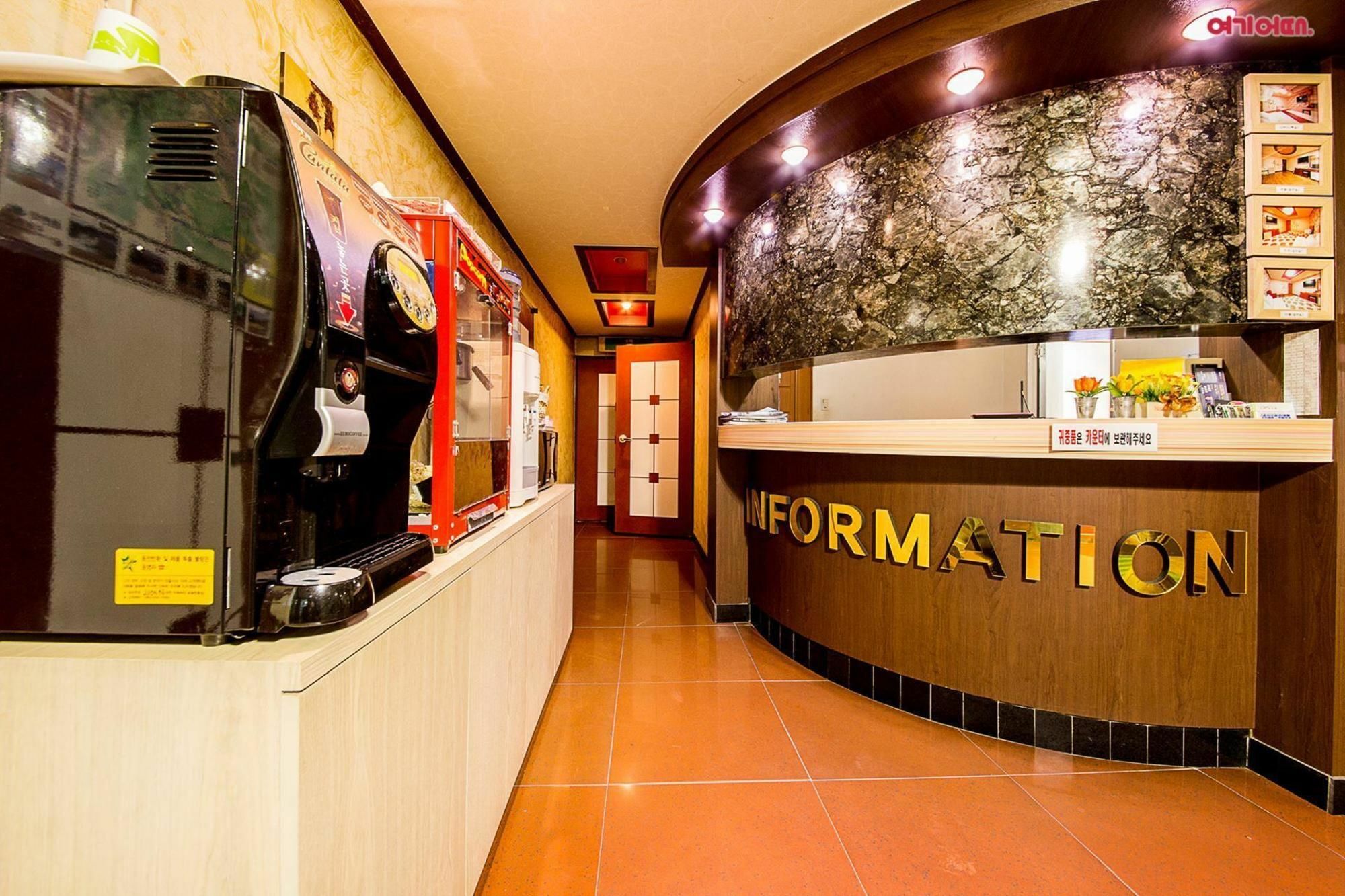 World Hotel Chuncheon Esterno foto