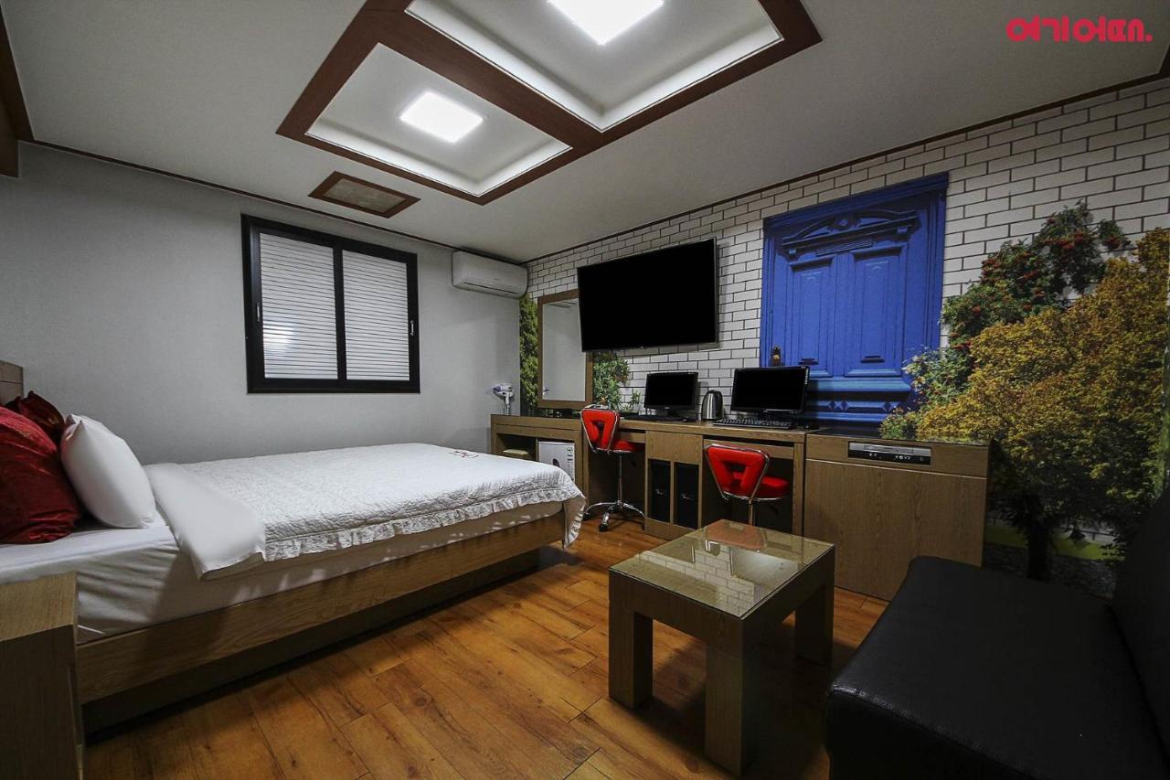 World Hotel Chuncheon Esterno foto