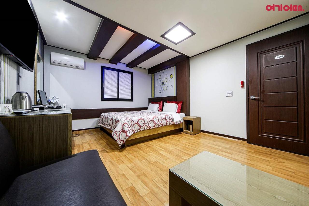 World Hotel Chuncheon Esterno foto