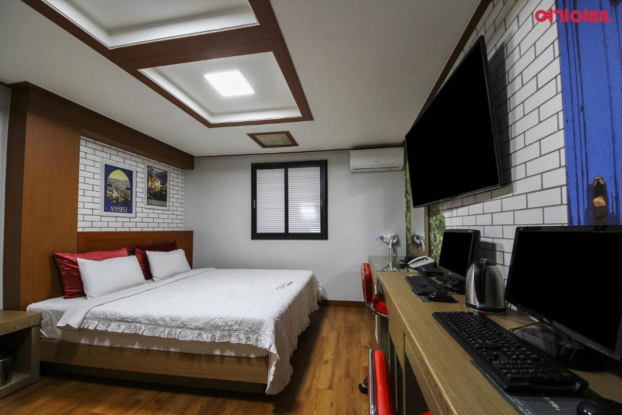 World Hotel Chuncheon Esterno foto